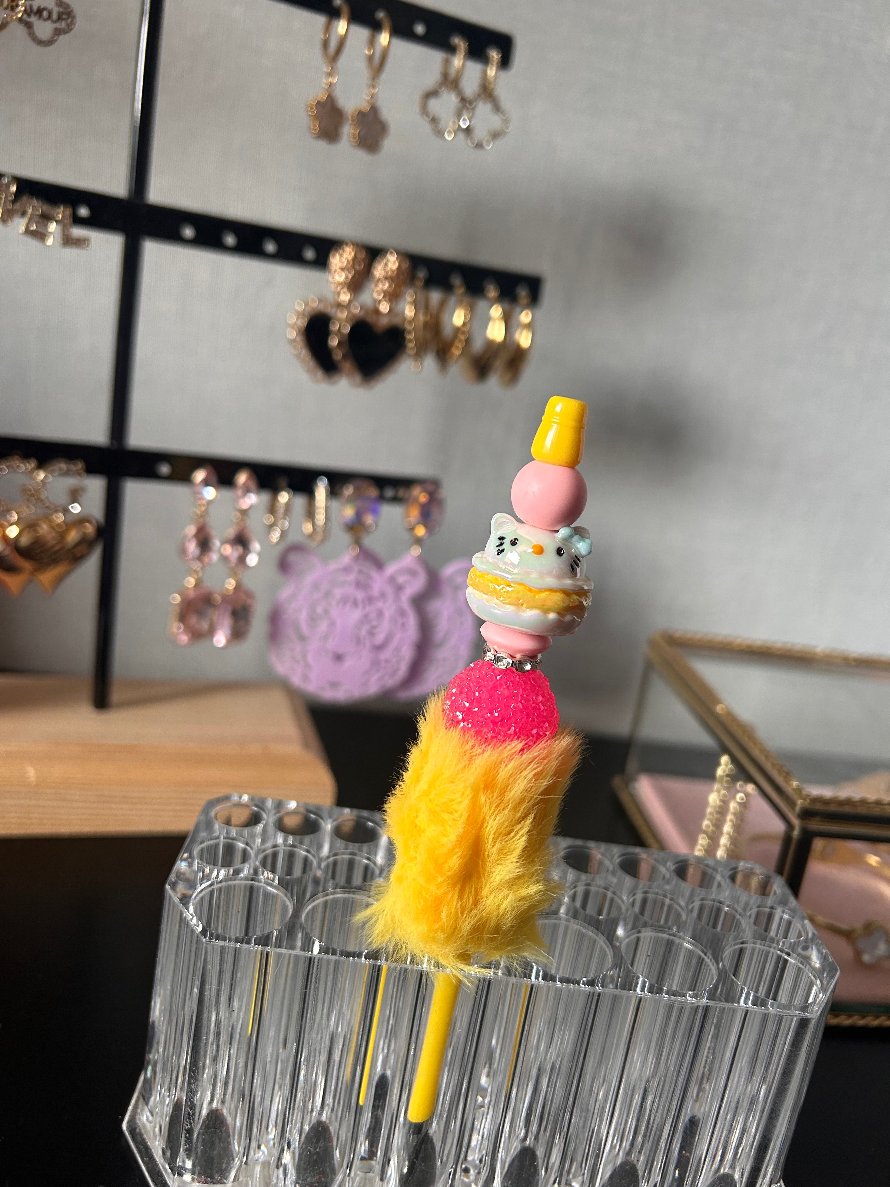 Diy: pen yellow hello kitty