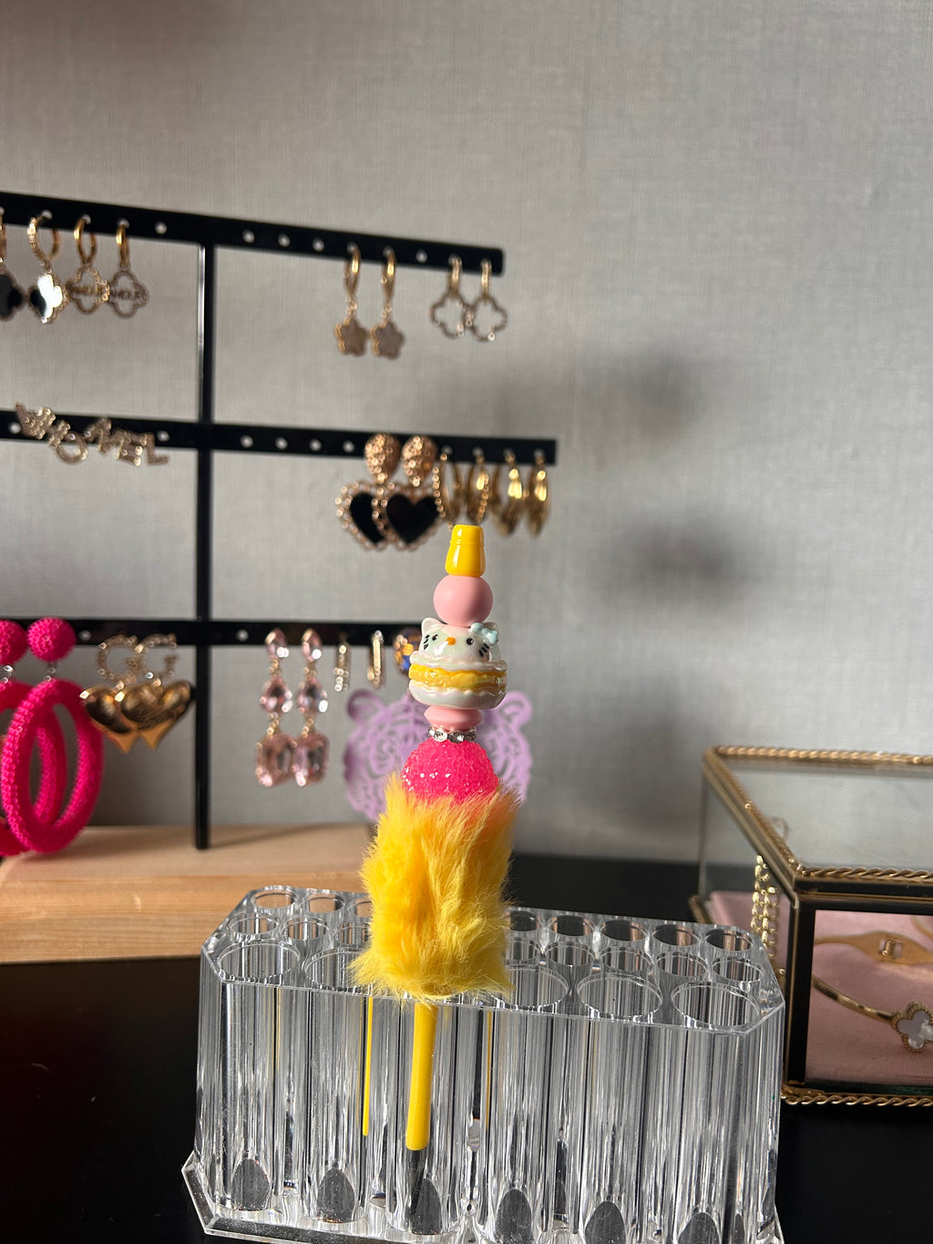 Diy: pen yellow hello kitty