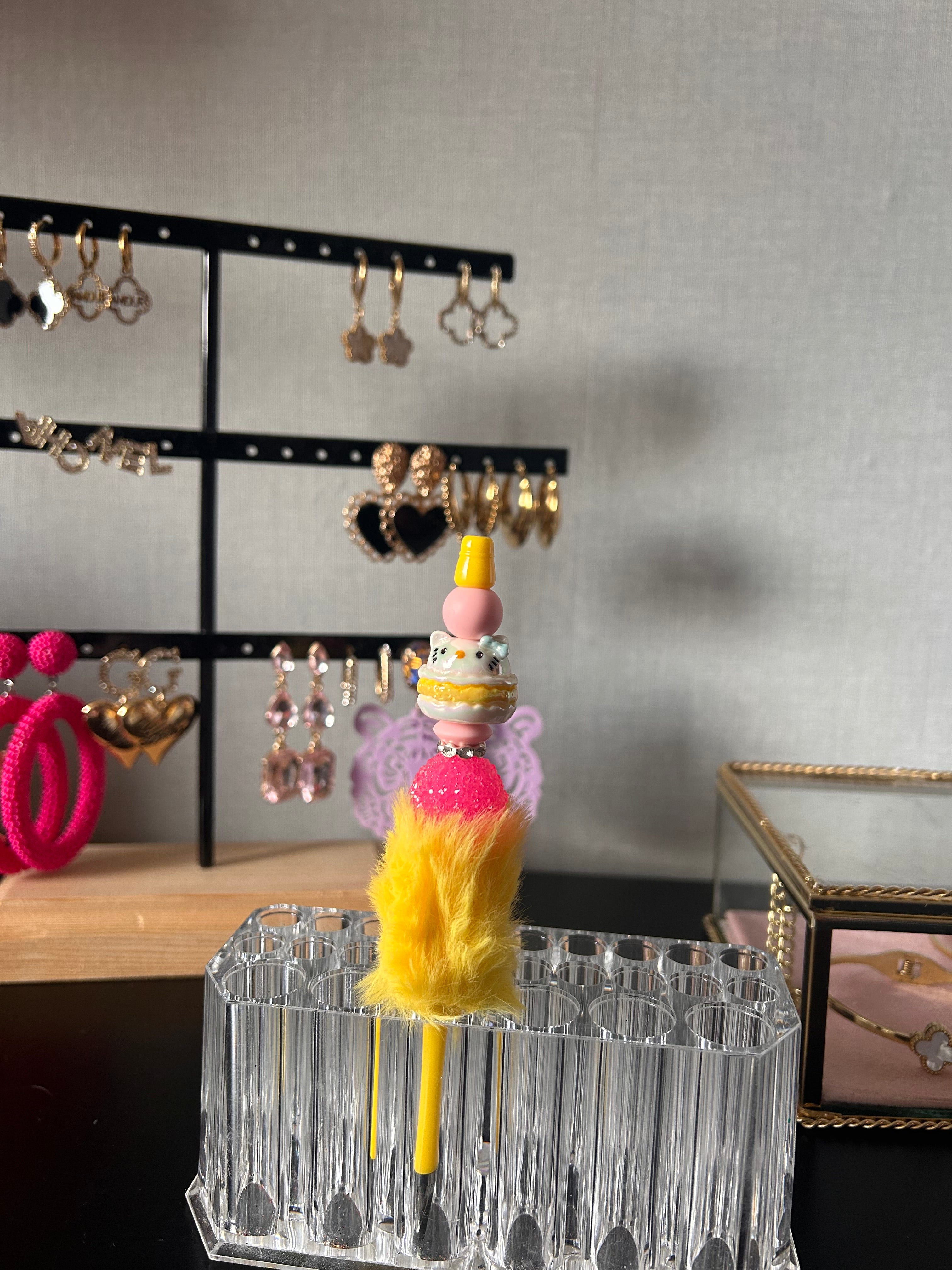 Diy: pen yellow hello kitty